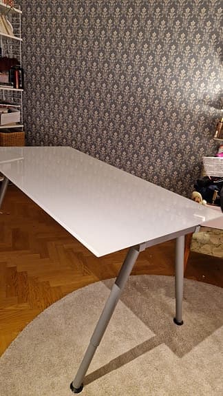 Vitt glasbord från IKEA