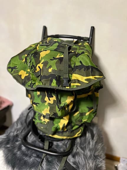 Ryggsäck militär/camouflage med metallram