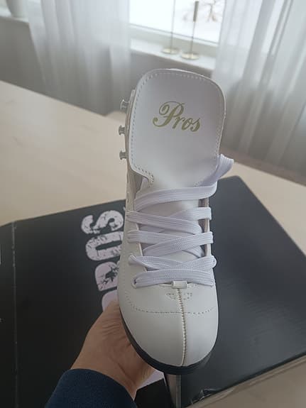 Konståkningsskridskor