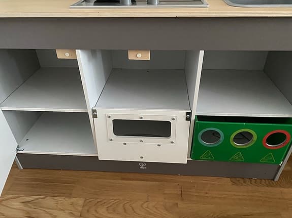 Leksakskök med leksaksmat