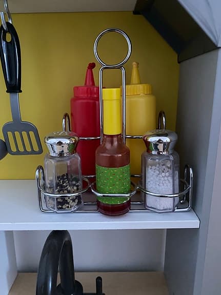 Leksakskök med leksaksmat