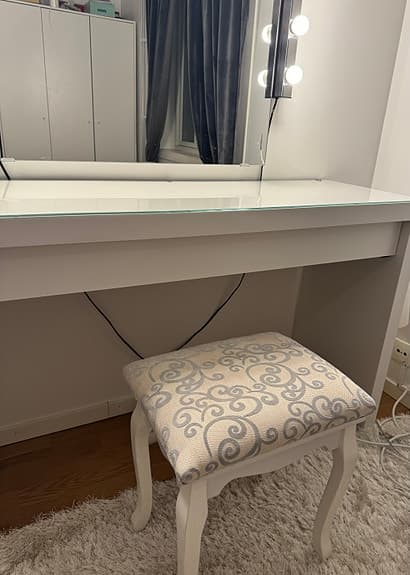 Pall för toalettbord