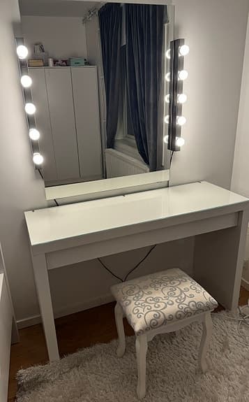 Pall för toalettbord