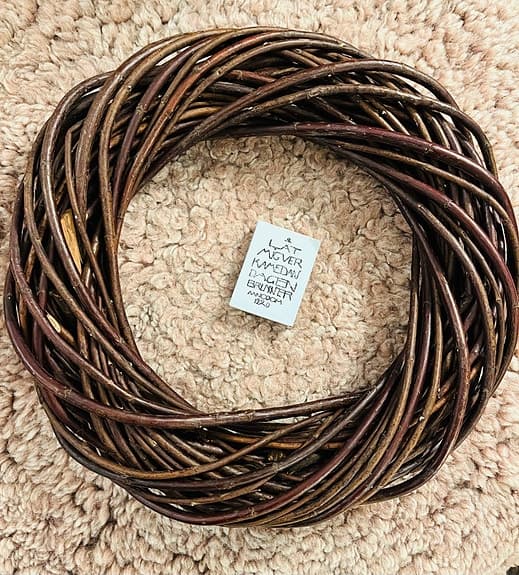 Kras i mörk trä (kan hämtas fram t om helgen)