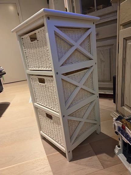 Byrå "OURE"
Byrå OURE 3 korgar vit