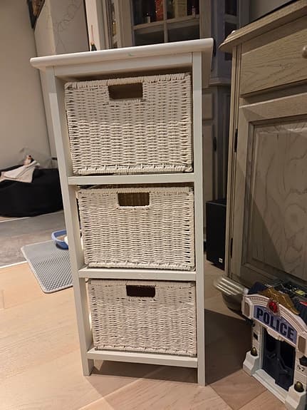 Byrå "OURE"
Byrå OURE 3 korgar vit