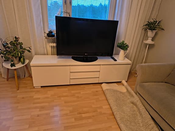 Tv bänk