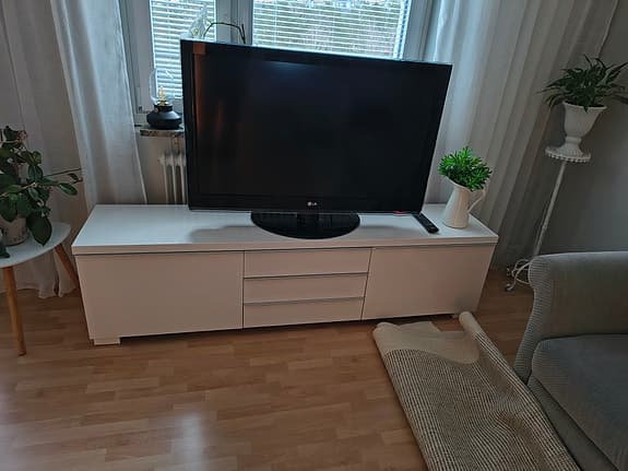 Tv bänk