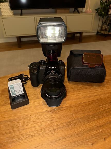 Panasonic Lumix GH5 + Leica 12–60mm + Canon Speedlite 600EX II-RT