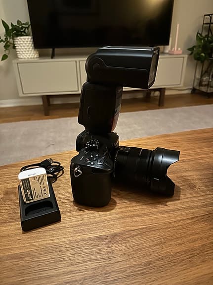 Panasonic Lumix GH5 + Leica 12–60mm + Canon Speedlite 600EX II-RT