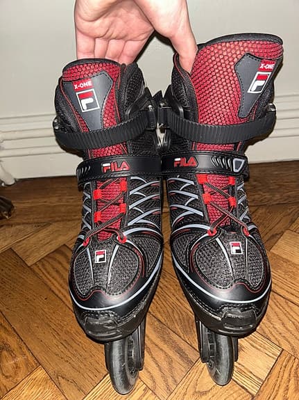 Fila Rullskridskor barn storlek 39 svart och röd