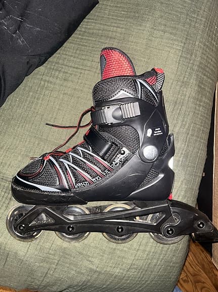 Fila Rullskridskor barn storlek 39 svart och röd