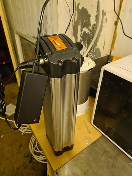Batteri och laddare till elcyklar