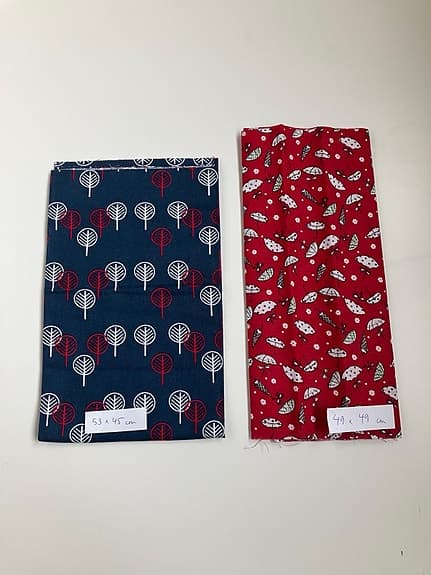 Mönstrade tygbitar/bomullstyg, textil, 2 bitar