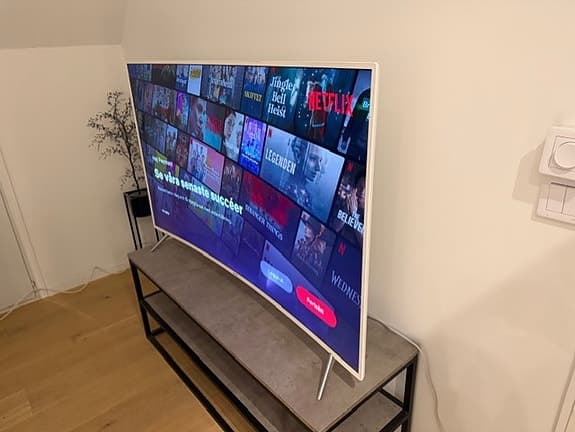 Samsung Curved 55" 4k UHD Smart TV, vit färg!