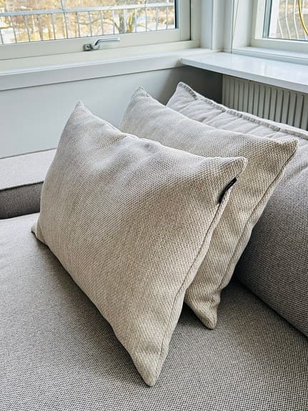 Två nya Ivan kudde kuddar från Sofacompany Sofa company