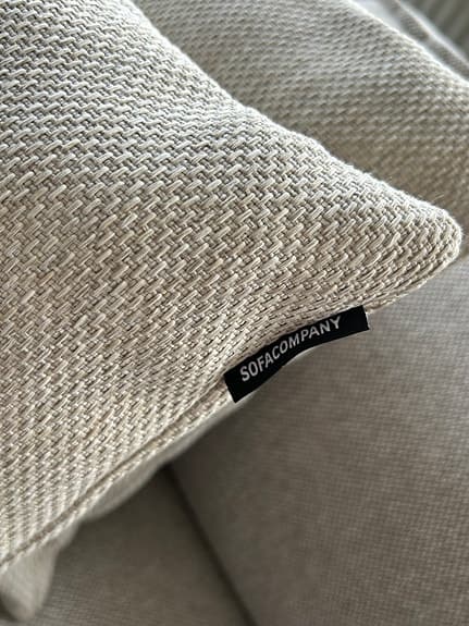 Två nya Ivan kudde kuddar från Sofacompany Sofa company