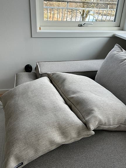 Två nya Ivan kudde kuddar från Sofacompany Sofa company