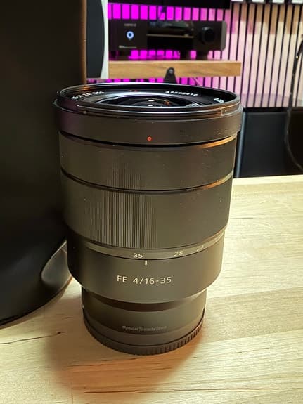 Sony Zeiss Vario-Tessar T* FE 16-35mm f/4 ZA OSS (fullformat)