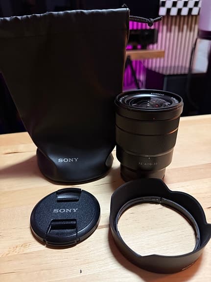 Sony Zeiss Vario-Tessar T* FE 16-35mm f/4 ZA OSS (fullformat)