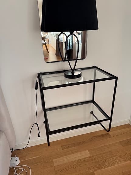 Ellos sidobord i glas och svart metall