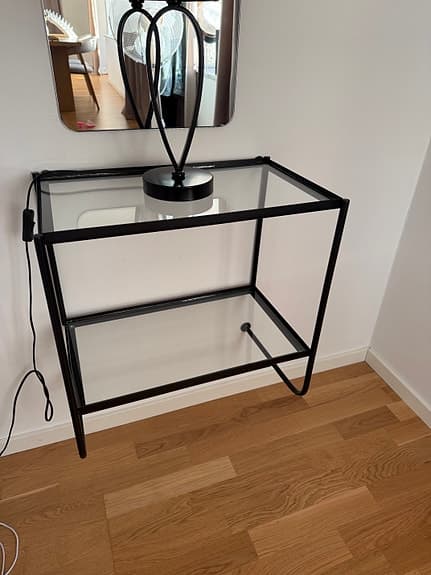 Ellos sidobord i glas och svart metall