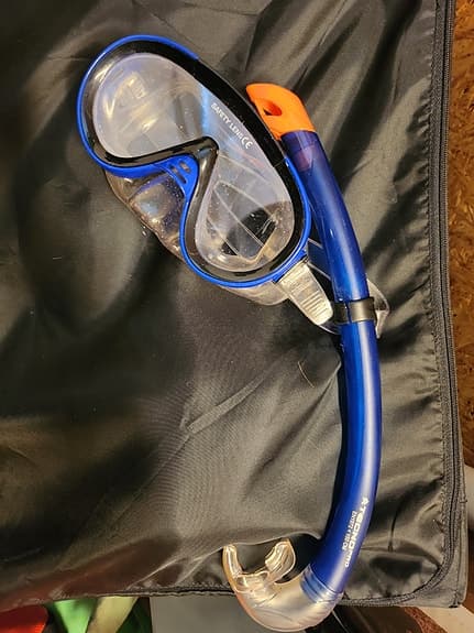 Blå snorkel och cyklop