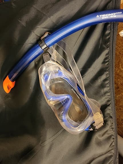 Blå snorkel och cyklop