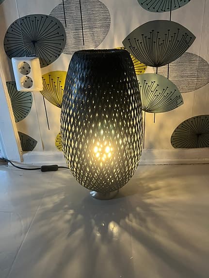 Golvlampa/bordslampa av bambu