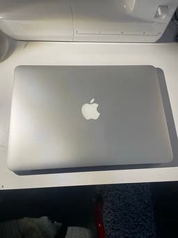 MacBook Pro 13” Retina – i7 – 8 GB RAM – Perfekt för studier & vardag