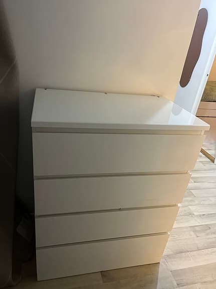 IKEA byrå vit med glasskydd