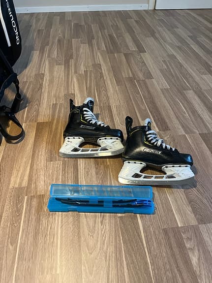 Bauer 2s supreme med två par skenor och ett skenfodral