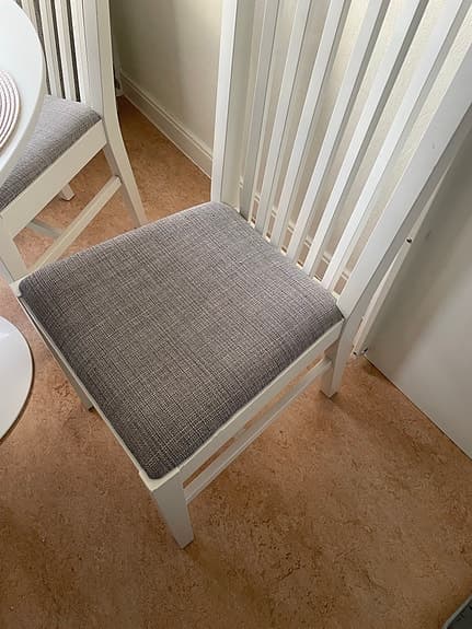 IKEA Aage Petersen Matbord med fyra stolar och dyna