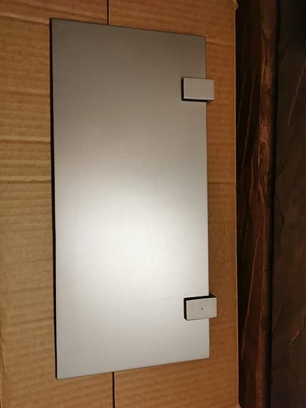 Vägghyllor/sängbord i metall (2 st.)
