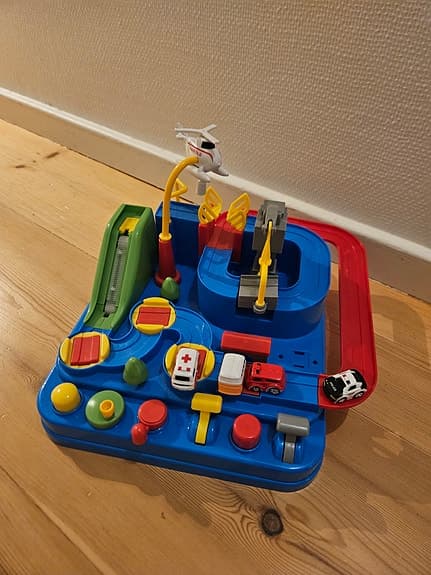 Lekset med helikopter och bil