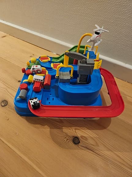 Lekset med helikopter och bil