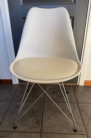 Tre bekväma och tidlösa stolar för 99 kr  (ord pris 1500 kr)