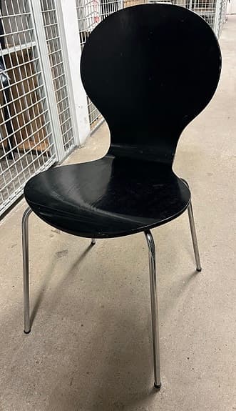 Tre bekväma och tidlösa stolar för 99 kr  (ord pris 1500 kr)