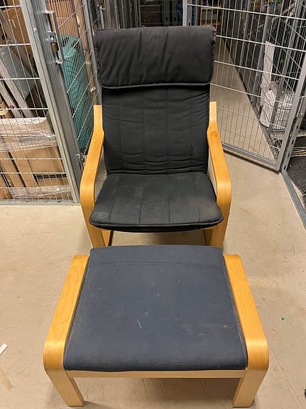 IKEA POÄNG Fåtölj med fotpall - Svart