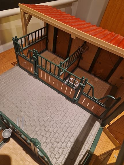 Schleich stall, hästar och tillbehör