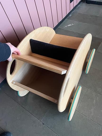 Carl Malmsten Ägget design bil limiterad lära gå leksak
