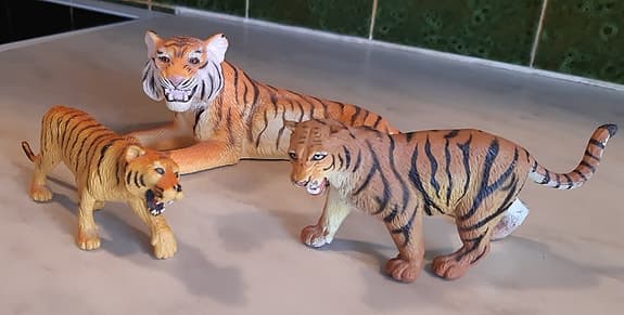 Tiger Figurer i plast- 3 stycken