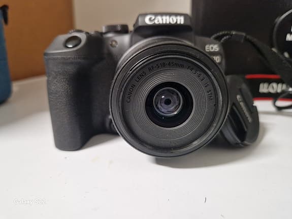 Canon EOS R10 Systemkamera med RF-S 18-45mm f/4.5-6.3 IS STM objektiv