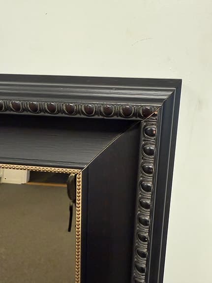 Spegel svart kraftig ram, yttermått 62x94cm, spegelmått 42x84cm Bronserat glas