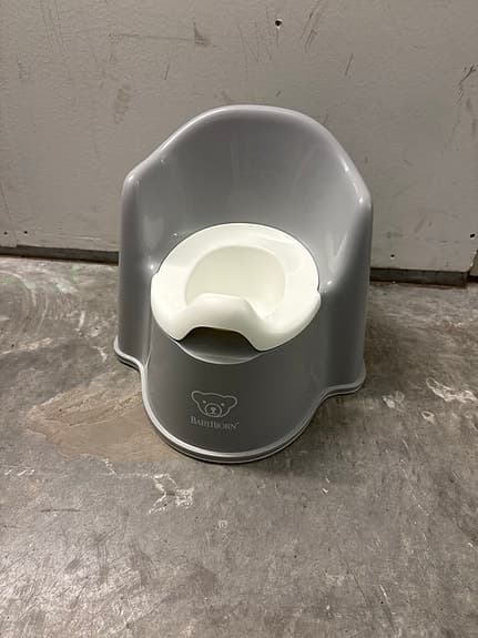 BabyBjörn Potta grå plast unisex