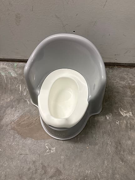 BabyBjörn Potta grå plast unisex
