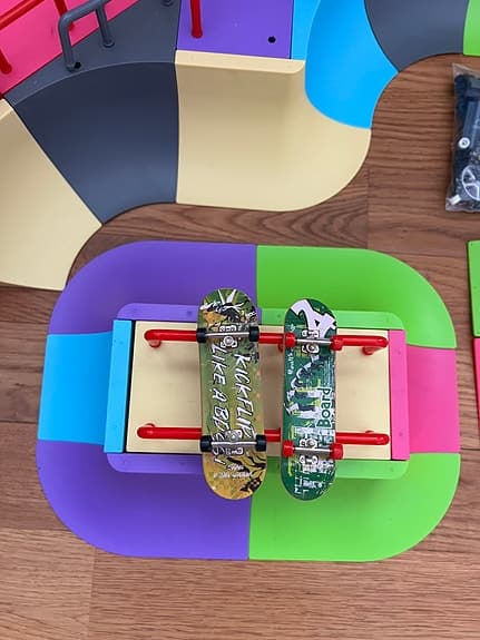 Skills fingerboard skateboardpark