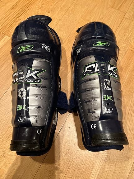 Reebok hockeybenskydd junior