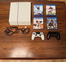 Playstation 4 Vit inkl 2 handkontroller och 4 spel