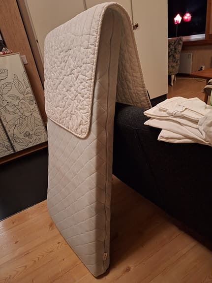 Madrass till spjälsäng